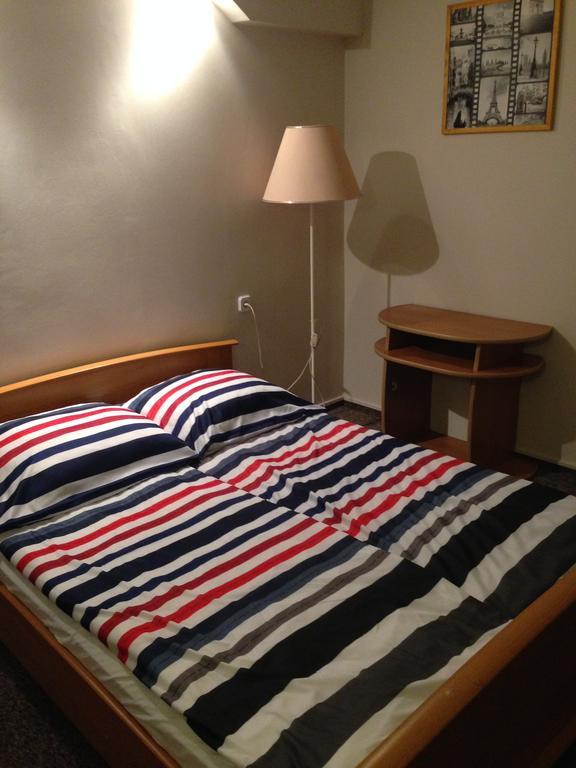 Hotel Pod Debem Зелёна-Гура Экстерьер фото