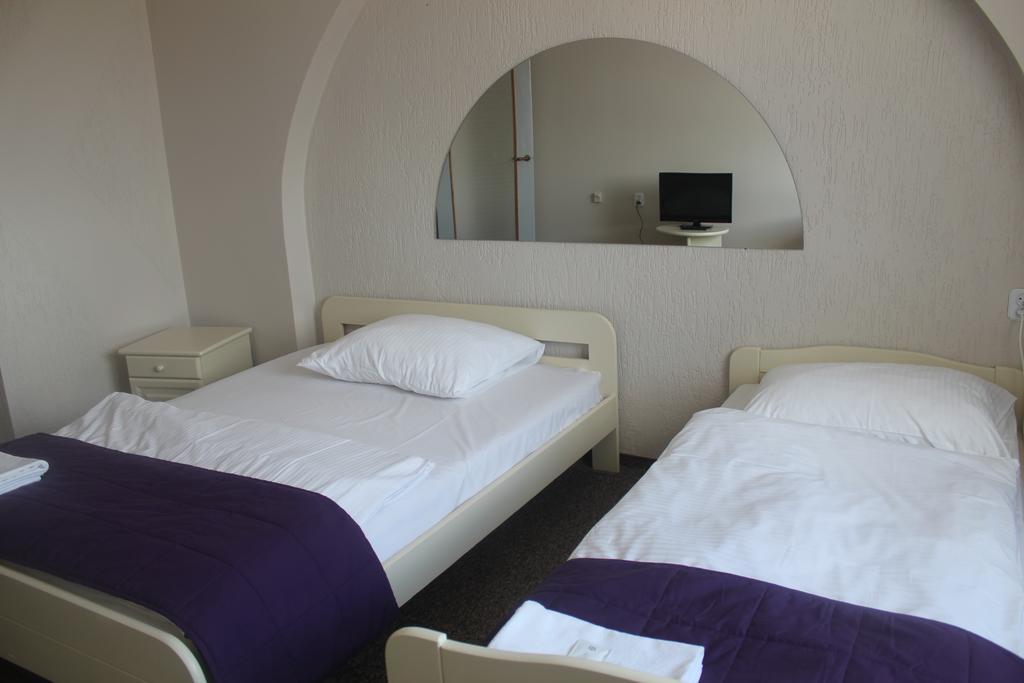 Hotel Pod Debem Зелёна-Гура Экстерьер фото