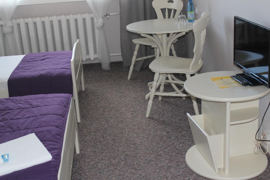 Hotel Pod Debem Зелёна-Гура Экстерьер фото