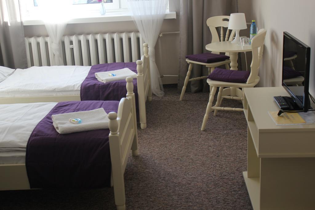 Hotel Pod Debem Зелёна-Гура Экстерьер фото