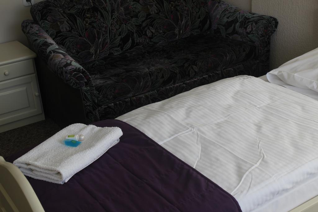 Hotel Pod Debem Зелёна-Гура Экстерьер фото
