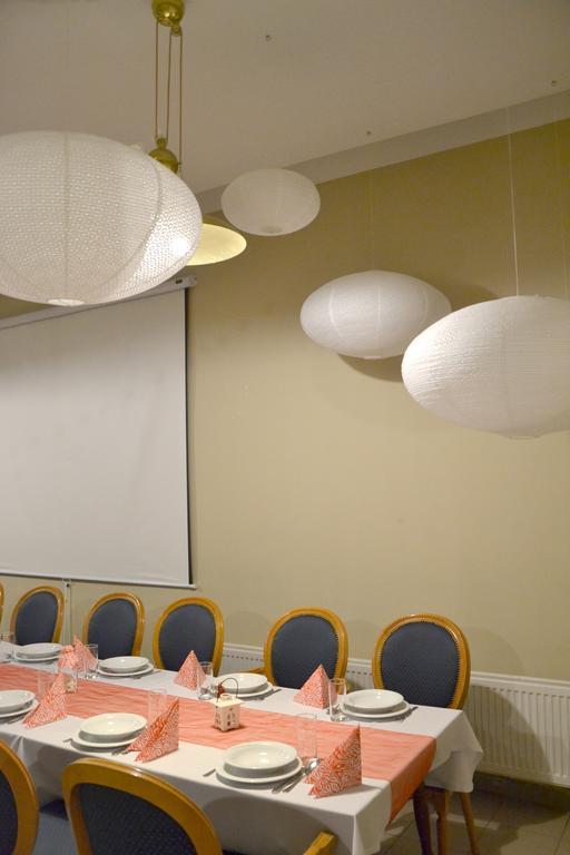 Hotel Pod Debem Зелёна-Гура Экстерьер фото